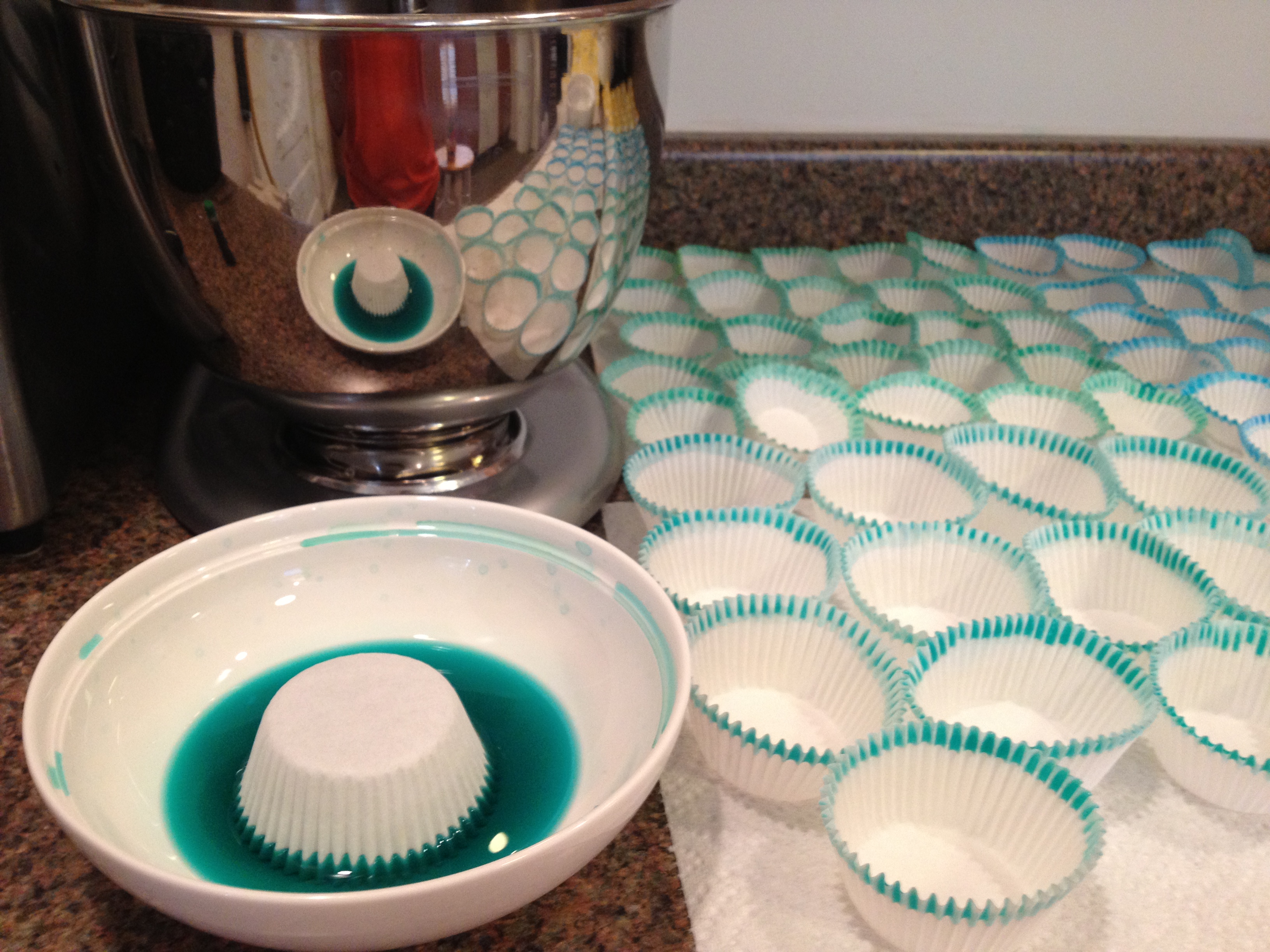 How to color cupcake liners